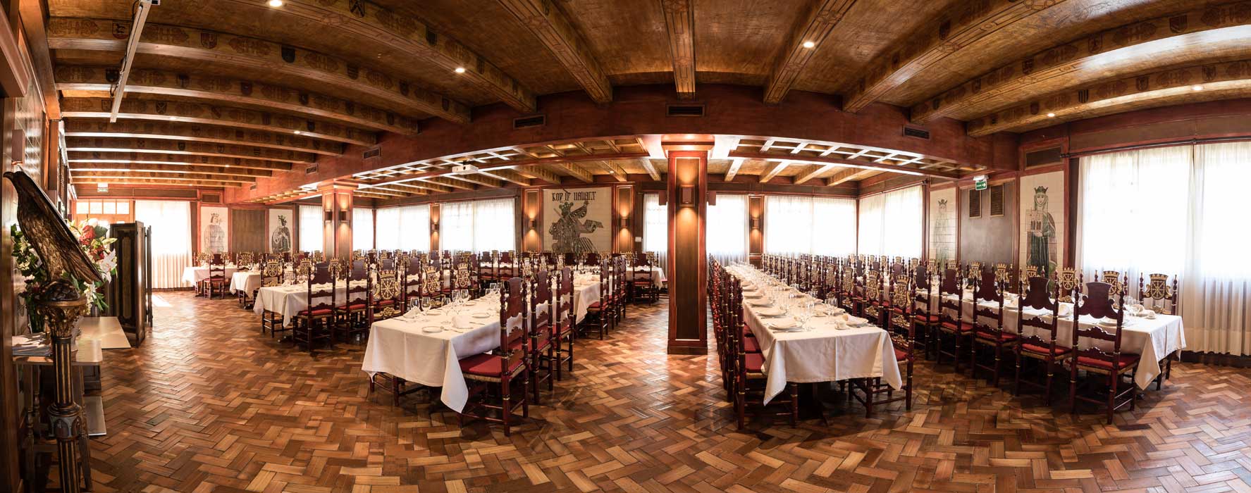 Comedor de Restaurante Navarra preparado para una celebración