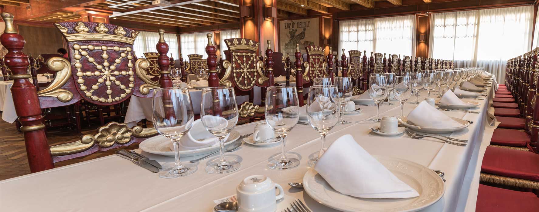 Mesa preparada para grupos en Restaurante Navarra